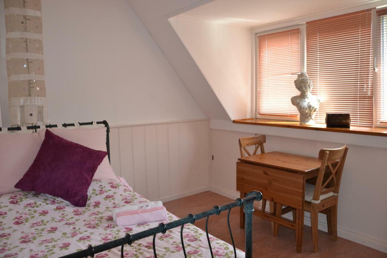 Bed & Breakfast Macbed Checkin-time 1700-1800 Or Request Before Book Alkmaar